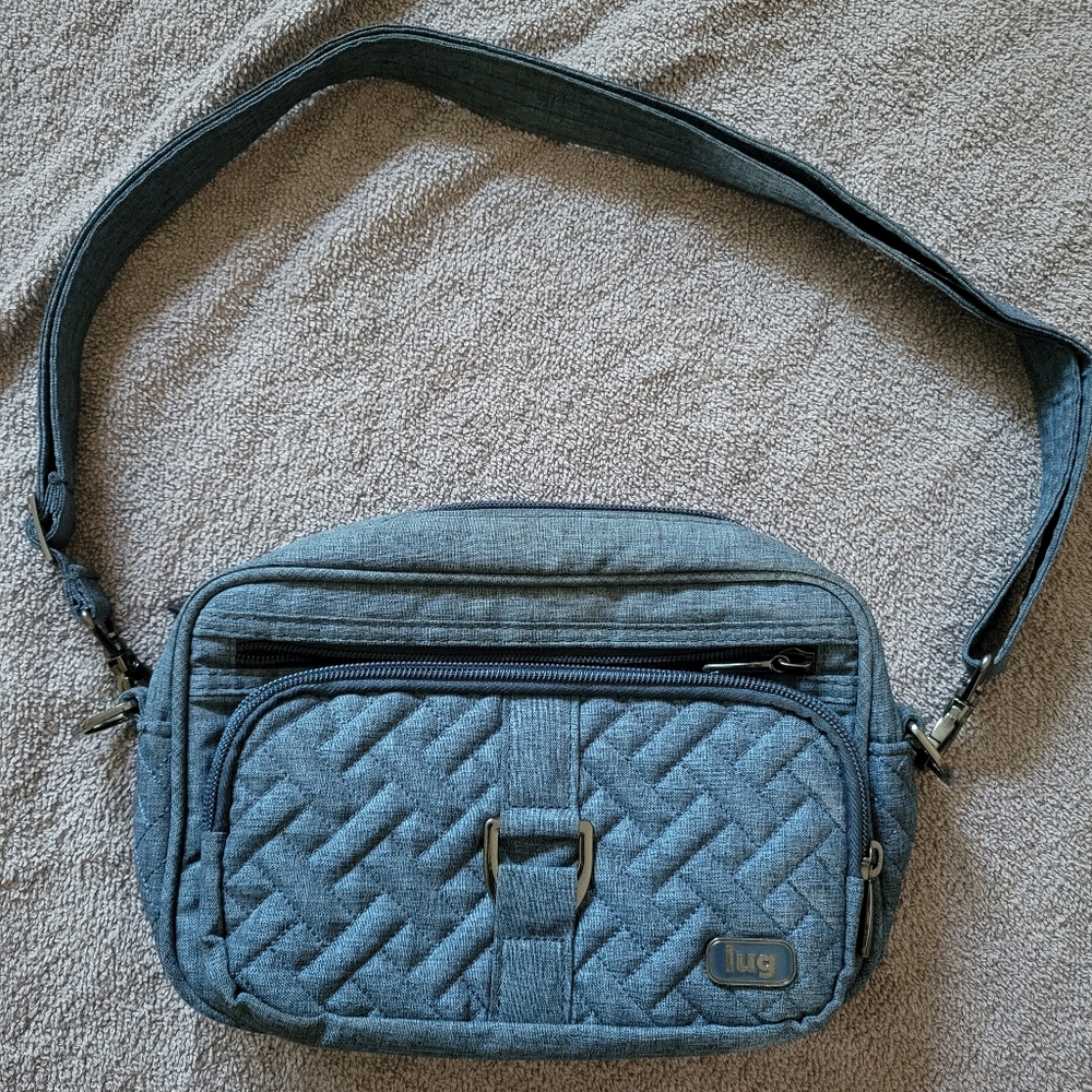 Carousel lug bag